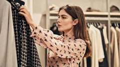 本当に上品な女性が、どんなに流行しても決して身につけない10のもの