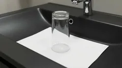 なぜ長期間家を空ける前に紙とコップをシンクに置く人がいるのか？