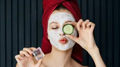 実年齢より若く見せる方法:年齢別にわかる男女のための自宅スキンケアの秘訣